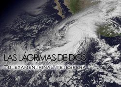 Imagen satelital de la Tierra mostrando nubes densas y sistemas climáticos sobre el océano, con el texto "Las lágrimas de Dios, tu examen final te espera" superpuesto. Interner Link zu einem Artikel auf dieser Website.