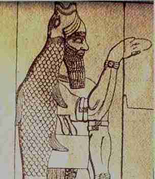 Imagen de un relieve antiguo que muestra a un hombre barbudo vestido con una t&uacute;nica escamada, extendiendo su brazo hacia las estrellas.