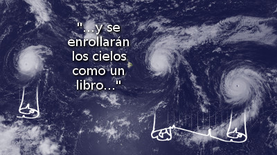 Imagen satelital en blanco y negro de tres huracanes en el oc&eacute;ano. En la parte inferior, se representan gr&aacute;ficamente constelaciones con l&iacute;neas conectando estrellas brillantes. Una cita b&iacute;blica en espa&ntilde;ol dice "&hellip;y se enrollar&aacute;n los cielos como un libro&hellip;"