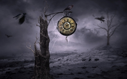 Una imagen surrealista que muestra un &aacute;rbol seco con un reloj dorado antiguo colgando, rodeado de un paisaje neblinoso y desolado con aves volando y &aacute;rboles desnudos al fondo.