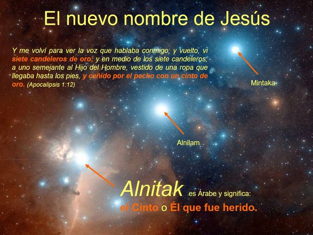 Imagen de una nebulosa espacial con estrellas brillantes superpuestas con texto en espa&ntilde;ol. El texto tiene un tema celestial y menciona elementos del libro de Apocalipsis, acompa&ntilde;ados de los nombres de estrellas Alnitak, Mintaka y Alnilam, sin referencias explicitas a t&eacute;rminos astrol&oacute;gicos.