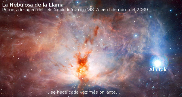 Imagen capturada por el telescopio infrarrojo VISTA en diciembre de 2009 mostrando la Nebulosa de la Llama. Este fen&oacute;meno c&oacute;smico exhibe tonalidades vibrantes de azul, naranja y blanco, con la estrella Alnitak brillando intensamente al lado derecho.