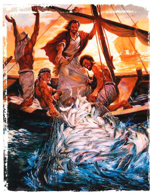 Pintura vibrante que muestra a cuatro hombres en una barca de madera en aguas turbulentas al atardecer. Los hombres, vestidos con ropas tradicionales, est&aacute;n capturando una gran cantidad de peces brillantes que saltan del agua, mientras el cielo se destaca con tonos de naranja y azul debido al ocaso.