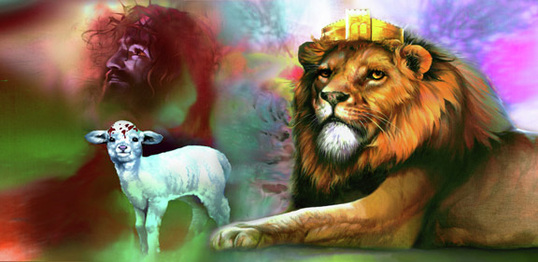 Imagen art&iacute;stica que incluye un le&oacute;n con una corona, representando un s&iacute;mbolo de majestuosidad y fortaleza, y un cordero, indicativo de inocencia y paz. Ambos se encuentran sobre un fondo de colores vibrantes, con la representaci&oacute;n de un rostro masculino en tonos sombr&iacute;os al fondo, evocando elementos de la creaci&oacute;n celestial.