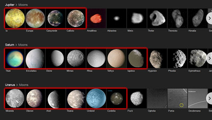 Imagen que muestra las lunas de J&uacute;piter, Saturno y Urano con un fondo negro. Cada fila presenta fotograf&iacute;as de varias lunas caracterizadas por diferentes colores y texturas. Las lunas destacadas incluyen &Iacute;o, Europa, Gan&iacute;medes y Calisto para J&uacute;piter; Tit&aacute;n, Enc&eacute;lado, y Mimas para Saturno; y Miranda, Titania y Umbriel para Urano. Cada luna est&aacute; etiquetada con su nombre propio.
