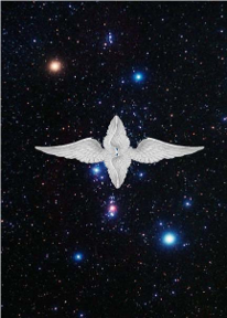 Imagen de una constelaci&oacute;n representada por una figura luminosa con forma de ave en vuelo, rodeada por un fondo oscuro simbolizando el espacio sideral, con m&uacute;ltiples estrellas y cuerpos celestes brillantes distribuidos alrededor.