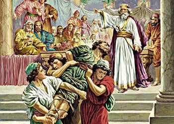 Ilustraci&oacute;n de una escena b&iacute;blica en la que un hombre de t&uacute;nica blanca y manto morado, levanta su mano derecha en actitud de proclamaci&oacute;n ante un grupo de personas vestidas con t&uacute;nicas de colores variados. La escena parece desarrollarse en un ambiente de corte antiguo con columnas de piedra y escaleras.